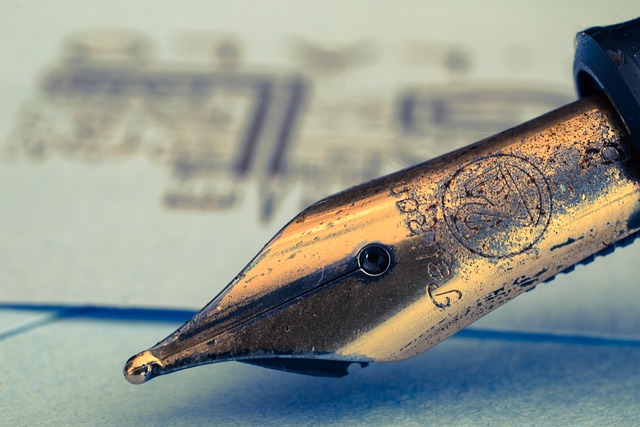 Fra blyant til skolelim: Hvordan skriveværktøjer er blevet revolutioneret